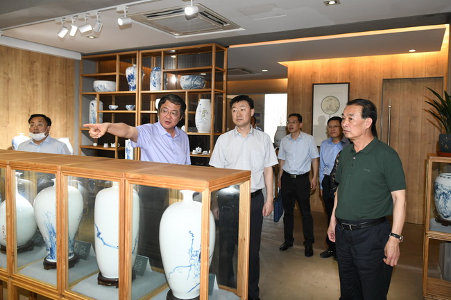 AG8Æì½¢Ìü¡¤(Öйú)¼¯ÍÅ